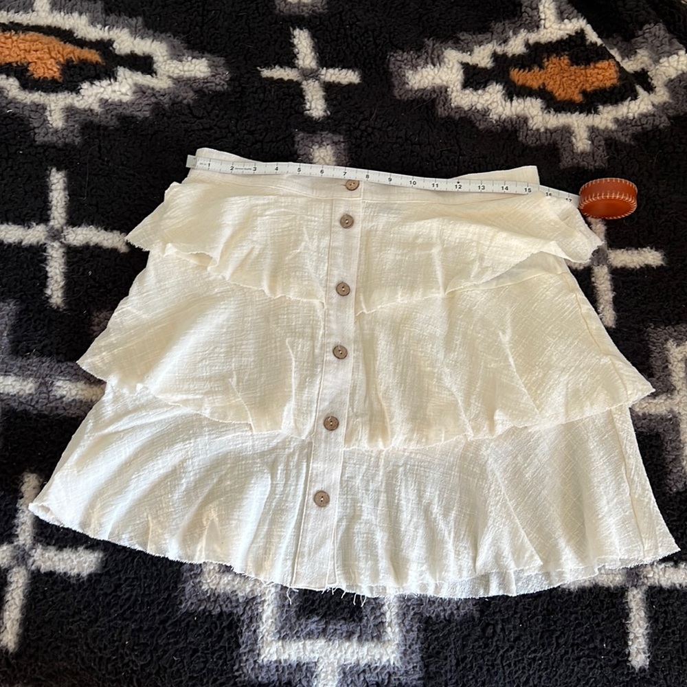 Ivory Ruffle Skirt with buttons - Picture 2 of 4
